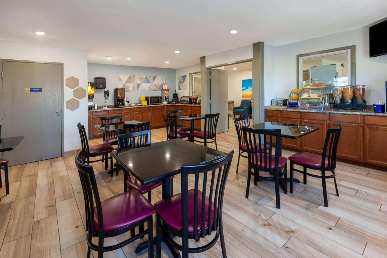 Days Inn By Wyndham Racine/Sturtevant Exteriér fotografie